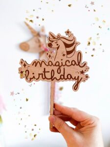 Caketopper Erti aus Holz