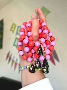 knallige Halloween Armbänder